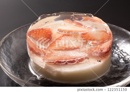 草莓杏仁豆腐 122351150