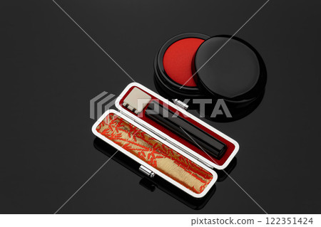 密封和朱紅色 122351424