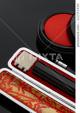 密封和朱紅色 122351430