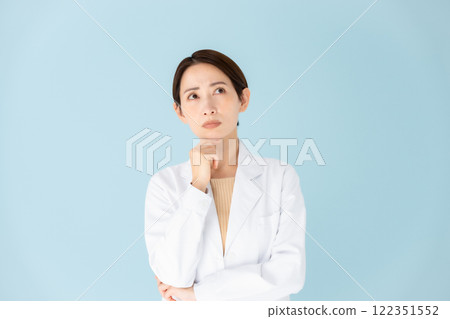 White labia women suffer White labia women suffer 122351552