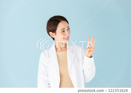 3個穿白大褂的女人 122351626