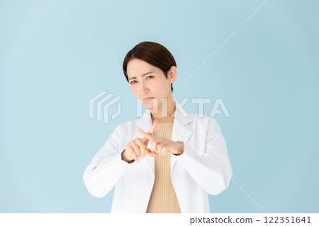 Woman in white Woman in white 122351641