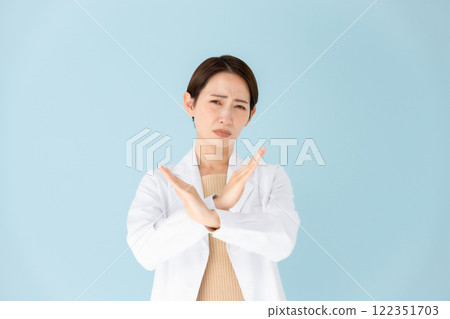 Woman in white Woman in white 122351703