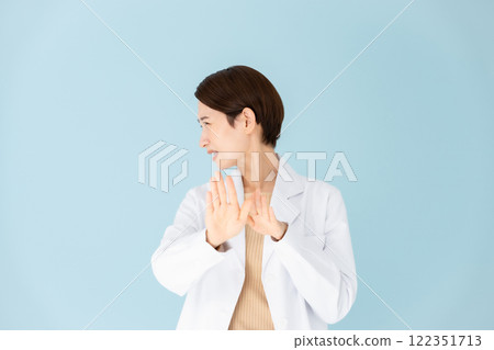 Woman in white coat: No Woman in white coat: No 122351713