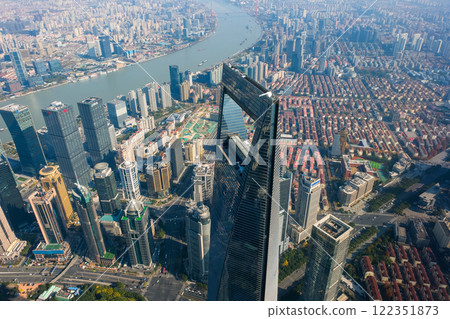 中國上海，從上海市中心的觀景台看到的城市景觀 122351873