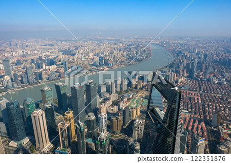中國上海，從上海市中心的觀景台看到的城市景觀 122351876