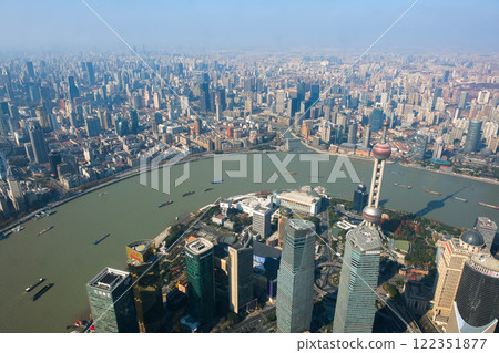 中國上海，從上海市中心的觀景台看到的城市景觀 122351877