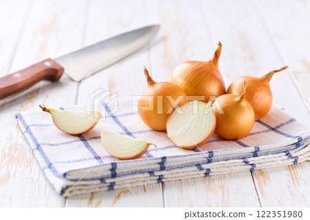 Yellow onions on a wooden table, selective focus. Copy space for text. 122351980