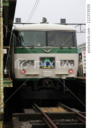 185 series B7 train with "Minakami" sign 122353026