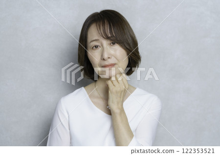 Worried middle-aged woman, depressed, worried, stressed 122353521