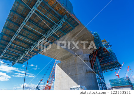 Osaka Prefecture, Yodo River left bank riverbed, Shin-Meishin Expressway Yodo River Bridge under construction, cantilever construction method Osaka Prefecture, Yodo River left bank riverbed, Shin-Meishin Expressway Yodo River Bridge under construction, cantilever construction method 122353531