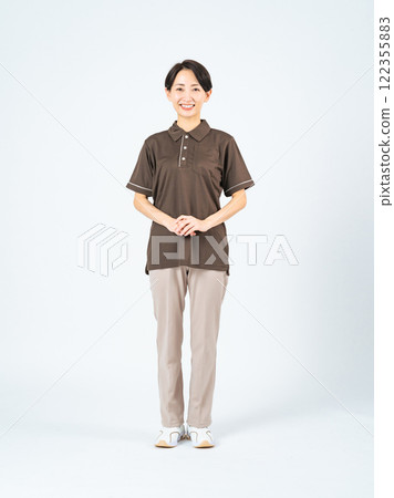 中年婦女穿工作服全身照 中年婦女穿工作服全身照 122355883
