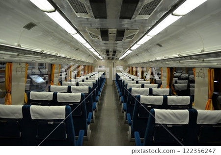 Inside the 481 series train, ordinary car 122356247