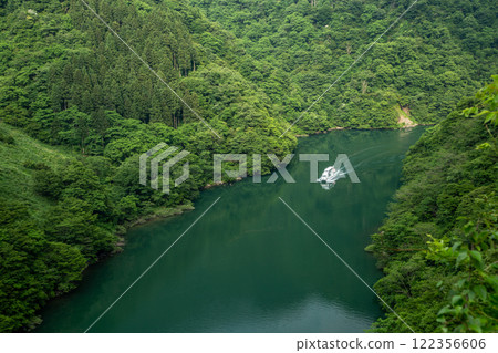 Early summer at Shogawa Gorge, sightseeing boat, Nanto City, Toyama Prefecture 122356606
