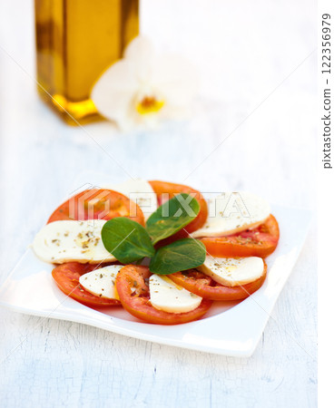 tomatoes and mozzarella 122356979