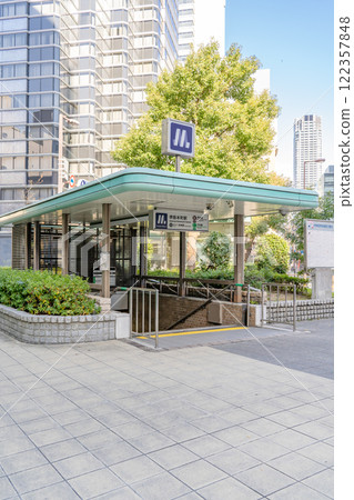 Osaka Metro (Subway) Sakaisuji Honmachi Station, Entrance 15, Senba Chuo 1-chome, Chuo-ku, Osaka Osaka Metro (Subway) Sakaisuji Honmachi Station, Entrance 15, Senba Chuo 1-chome, Chuo-ku, Osaka 122357848
