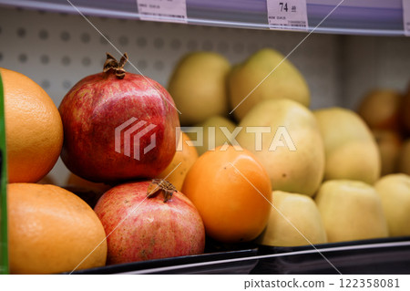 Vibrant Display of Fresh Fruits in a Grocery Store 122358081