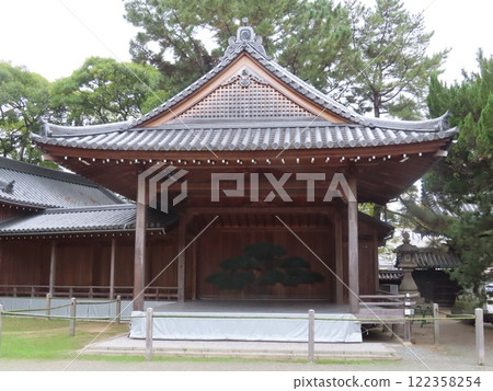 兵庫縣高砂市高砂神社,以相生鬆聞名,也是高砂的能樂舞台之一,能樂舞台 兵庫縣高砂市高砂神社,以相生鬆聞名,也是高砂的能樂舞台之一,能樂舞台 122358254