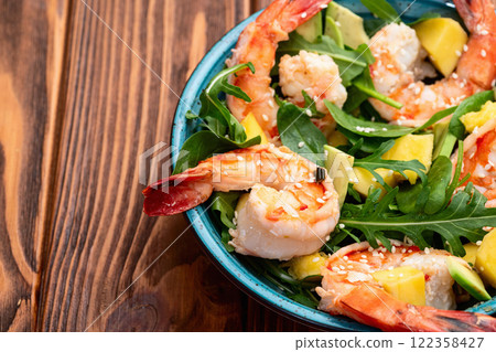Salad with tiger shrimps , avocado and mango . Top view 122358427