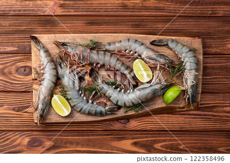 Raw big tiger ( king ) shrimps photography . Top view Raw big tiger ( king ) shrimps photography . Top view 122358496