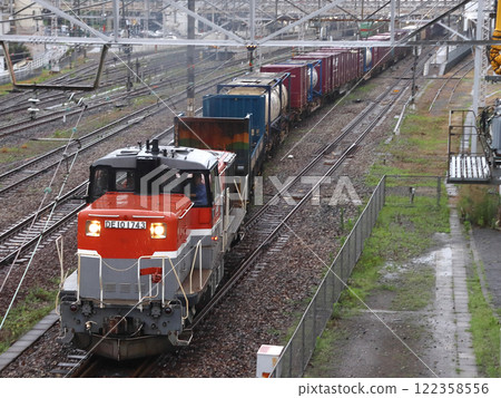 山陽本線開往水島臨海鐵道的貨運列車(DE10型牽引) 山陽本線開往水島臨海鐵道的貨運列車(DE10型牽引) 122358556