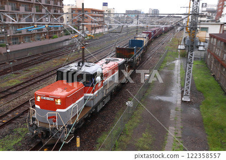 山陽本線開往水島臨海鐵道的貨運列車(DE10型牽引) 山陽本線開往水島臨海鐵道的貨運列車(DE10型牽引) 122358557