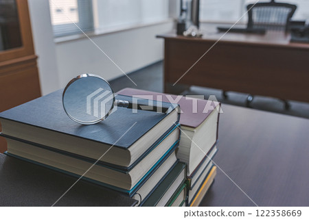Magnifying glass and thick book 122358669
