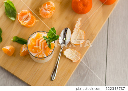 Creamy yogurt with tangerine slices Creamy yogurt with tangerine slices 122358787