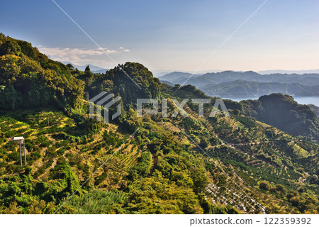 從北結隧道出口進入農家道路的景色 122359392