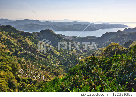 從北結隧道出口進入農家道路的景色 122359393