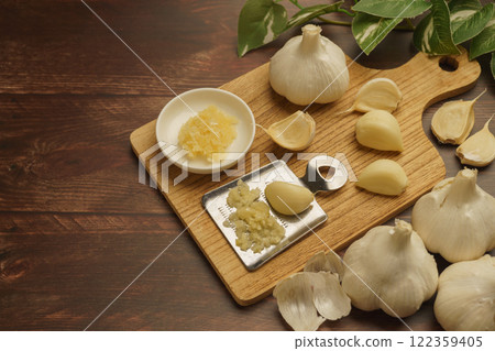 磨碎的大蒜圖像 122359405