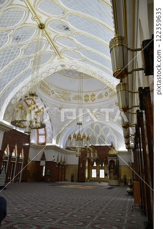 beautiful mosque 122359635