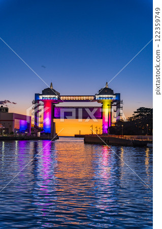 [靜岡縣] 新裝修的沼津市大型展望水門觀景台採用 LED 照明 122359749