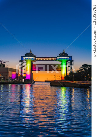 [靜岡縣] 新裝修的沼津市大型展望水門觀景台採用 LED 照明 122359763