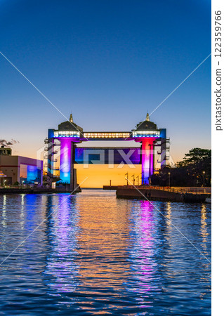 [靜岡縣] 新裝修的沼津市大型展望水門觀景台採用 LED 照明 122359766
