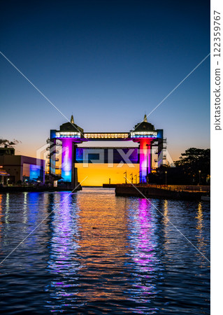 [靜岡縣] 新裝修的沼津市大型展望水門觀景台採用 LED 照明 122359767