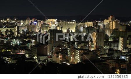 從栃木縣政府展望大廳看到的JR宇都宮站週邊的夜景 122359885