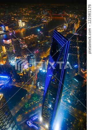 從上海市中心看上海山莊（上海環球金融中心）的夜景 122361176