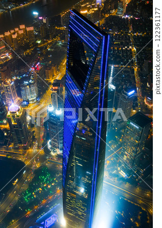 從上海市中心看上海山莊（上海環球金融中心）的夜景 122361177