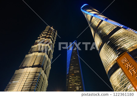 中國上海浦東新區陸家嘴摩天大樓夜景 122361180