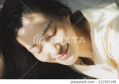 一位女士睡著了 一位女士睡著了 122361196