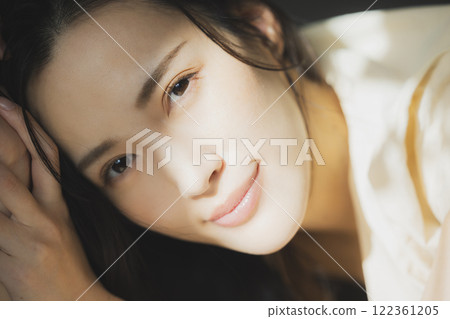 A lady falling asleep 122361205