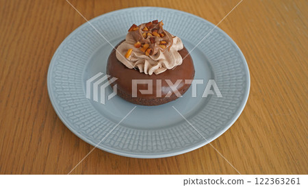 美味的巧克力甜甜圈 美味的巧克力甜甜圈 122363261