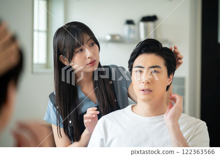 日本男子為女員工提供頭髮諮詢 122363566