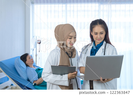 muslim, doctor, patient 122363847