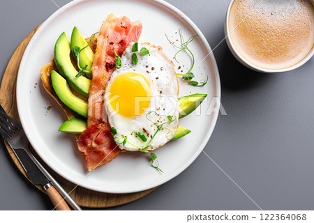 Breakfast toast with fried egg, bacon and avocado 122364068