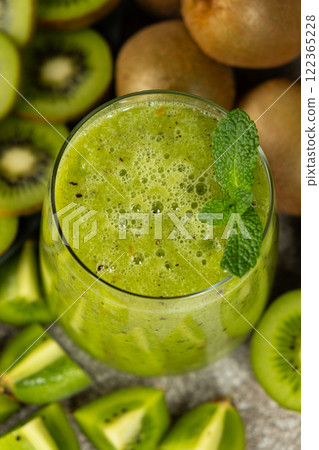 Natural freshly made kiwi and mint smoothie 122365228