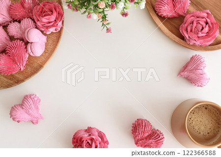Romantic coffee flat lay with rose and heart shape marshmallow. Valentine's Day celebration. Template 122366588