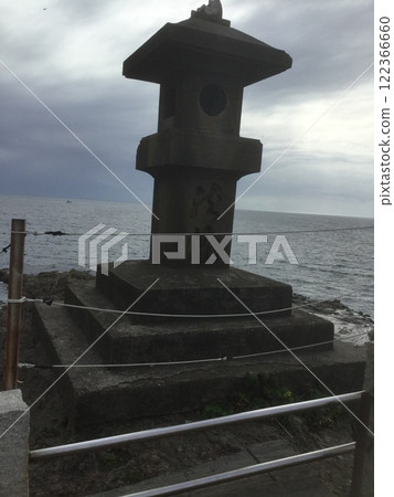 Kamakura & Enoshima Walking Tour 2023 Edition: Stone Lanterns at Wakaga-fuchi Kamakura & Enoshima Walking Tour 2023 Edition: Stone Lanterns at Wakaga-fuchi 122366660