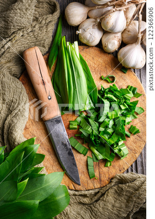 Cutting fresh organic bear's wild garlic leaves Cutting fresh organic bear's wild garlic leaves 122366906